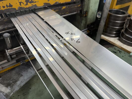 Material 420 Edelstahlstreifen SUS420J1 SUS420J2 Kaltgewalzte Stahlspule